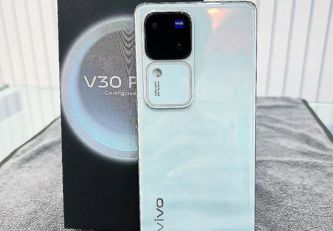 Vivo V30 Pro: Performa Kelas Atas dan Desain Premium untuk Generasi Modern