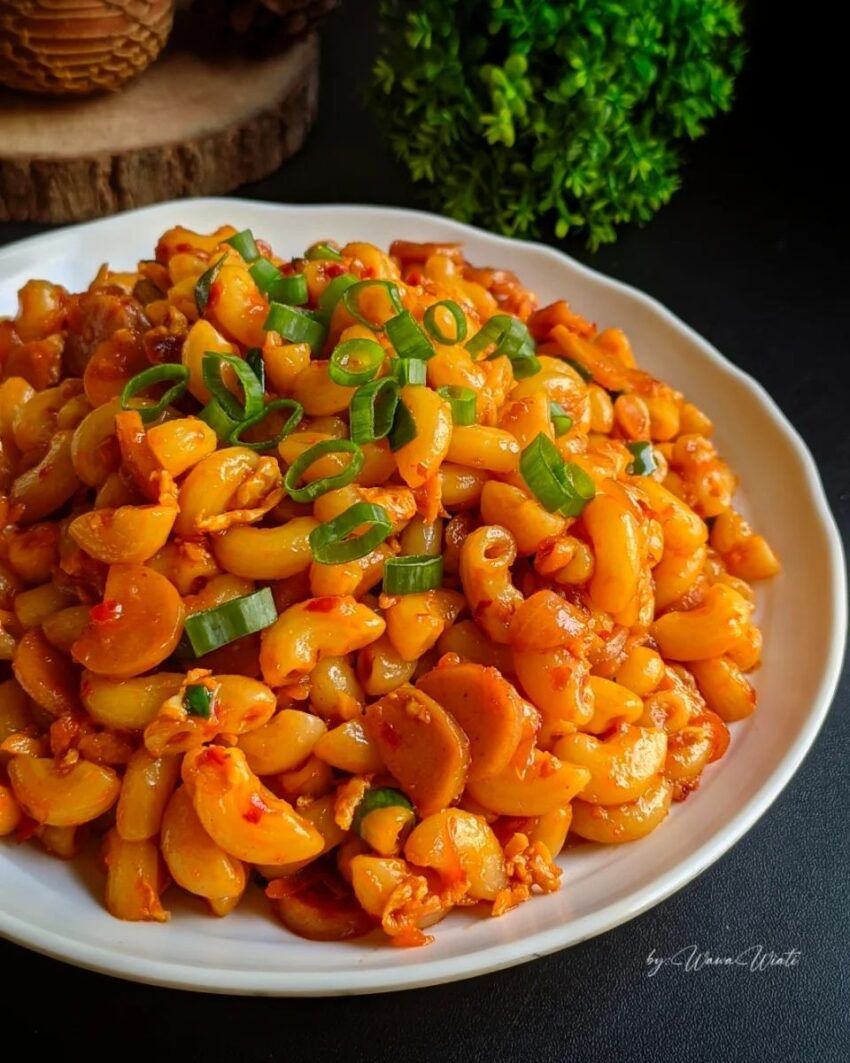 Makaroni Ngehe Terdekat: Camilan Pedas Favorit Anak Muda yang Bikin Nagih