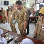 Bupati Bojonegoro Sidak Program Makan Bergizi Gratis, Pastikan Kualitas dan Kebersihan Makanan Siswa.